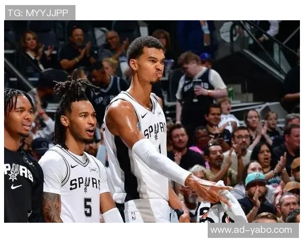 文班强调卡斯尔的潜力只需给予足够空间他便能展翅高飞 文班强调卡斯尔的潜力只需给予足够空间他便能展翅高飞